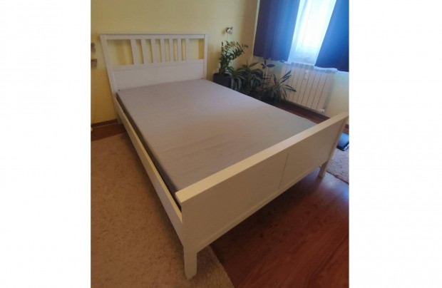 Ikea Hemnes ágy 140*200 cm (matraccal és ágyráccsal együtt)