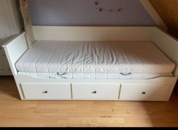 Ikea Hemnes kanapgy Asvang matracokkal 