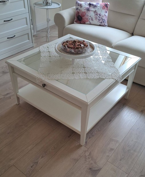 Ikea Liatorp dohányzóasztal