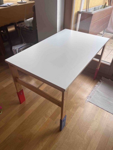 Ikea Sansad magasthat asztal 