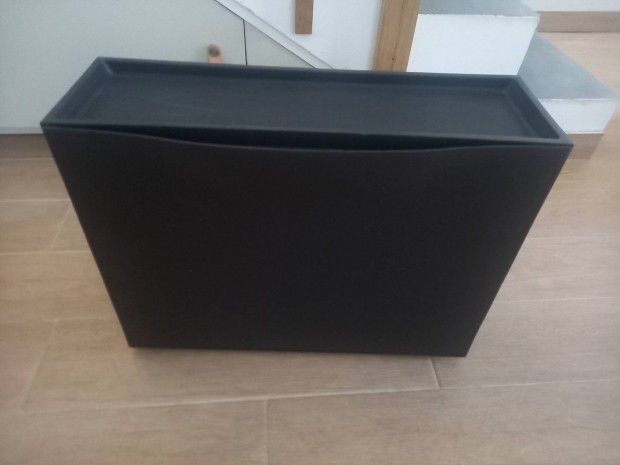 Ikea Trones ciptart, Fekete