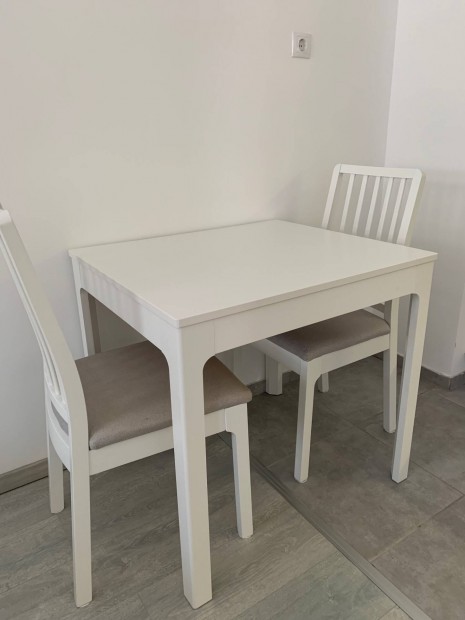 Ikea asztal szkkel