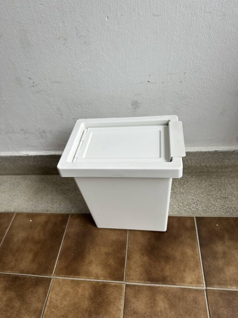 Ikea fedeles kis szem�tkuka, szelekt�v kuka elad� Bud�n! 