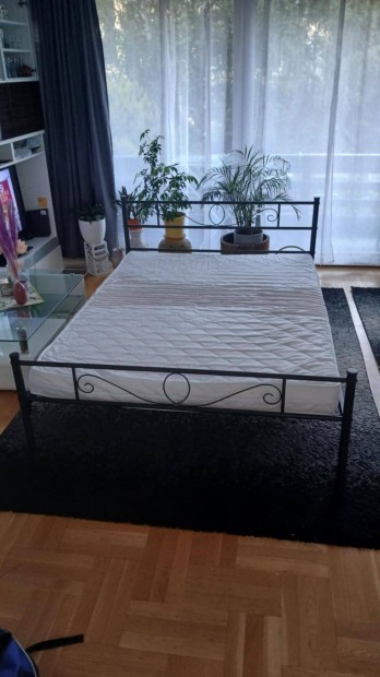 Ikea fekete fém komplett ágy eladó!