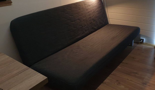Ikea kinyitható megkímélt kanapé vastag huzattal