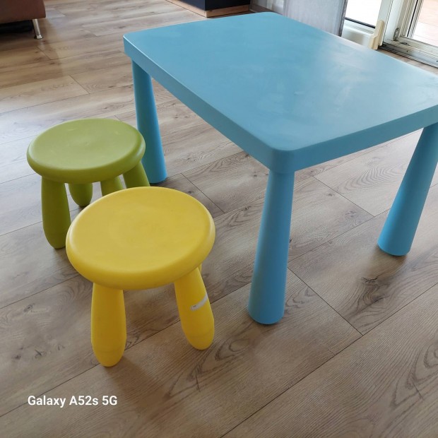 Ikea kisasztal szkekkel
