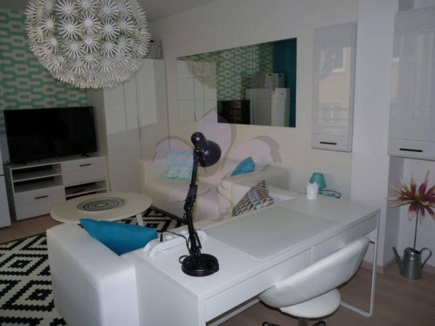 Ikea st�lus� lak�s kiad� a belv�rosban (Simonffy utca)