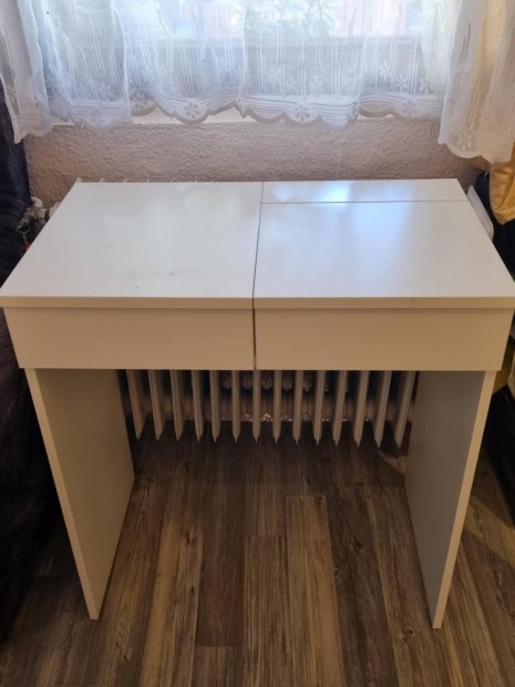 Ikea szépítkező asztal