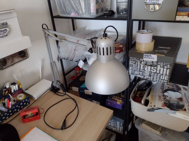 Ikeás Asztali lámpa izzó nélkül eladó. Foglalat E27, 60 W, használati