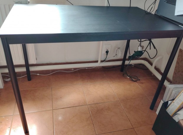Ikes Sandsberg fekete asztal 