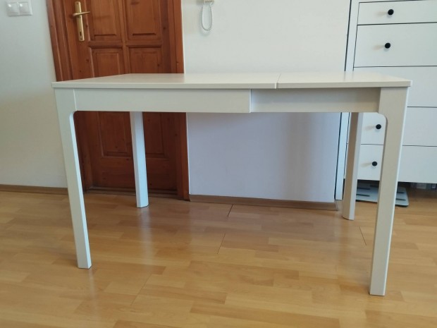 Ike�s kinyithat� asztal