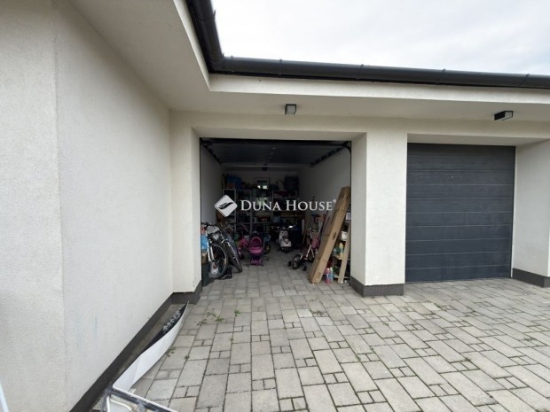 Ikerh�z elad� Nagytarcsa kedvelt r�sz�n