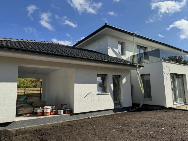 Ikerh�zas lak�park Si�fok belv�ros�ban!