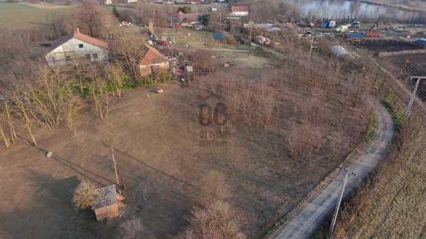 Ilyen m�ret� telek a S�deros-t�n�l? Ritkas�g  ne maradjon le r�la!