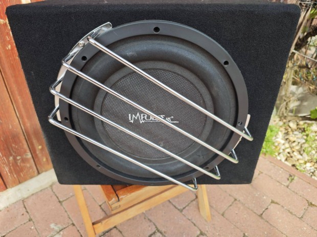 Impulse 12" mélynyomó zárt ládában