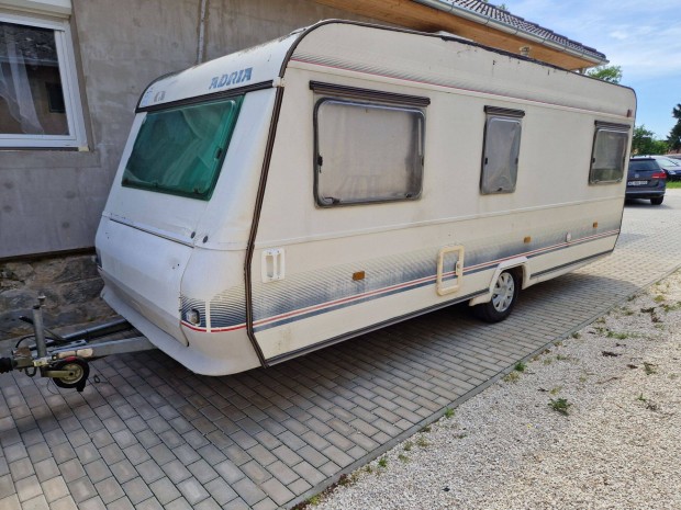 Imv-Adria 1/530 lakkocsi