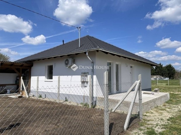 In�rcsi 94 nm-es h�z elad�