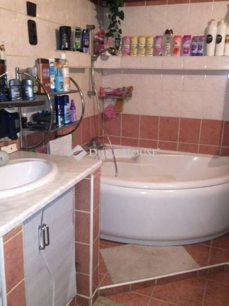 In�rcsi elad� 215 nm-es h�z