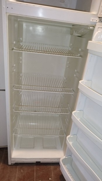 Indesit 363 literes hűtőszekrény fagyasztó garancia