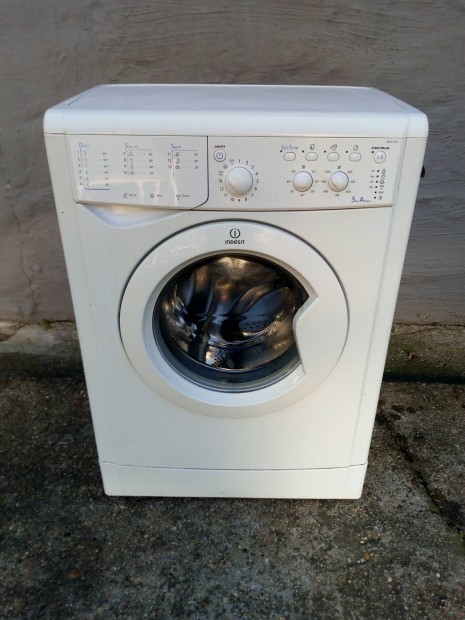 Indesit 5 kg 1000c mosgp A A class 46 cm keskeny fajta