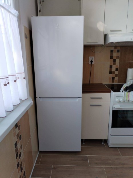 Indesit LR7S2W Htszekrny, htgp (szabadonll, fehr)