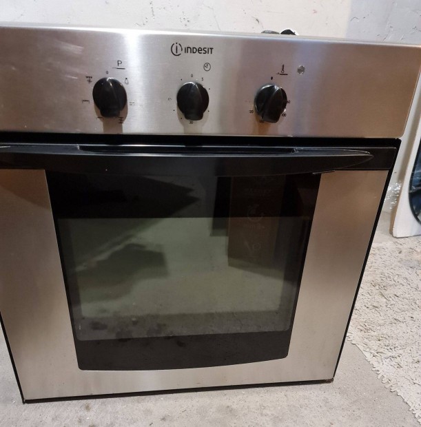 Indesit beépíthető sütő, újszerű állapotban