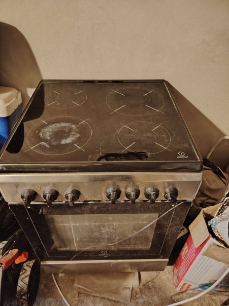 Indesit elektromos szabadonálló multifunkciós tűzhely