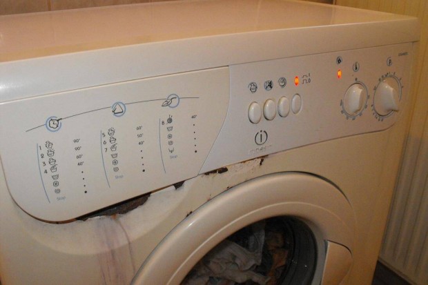 Indesit elöltöltős mosógép alkatrészek WS642TX