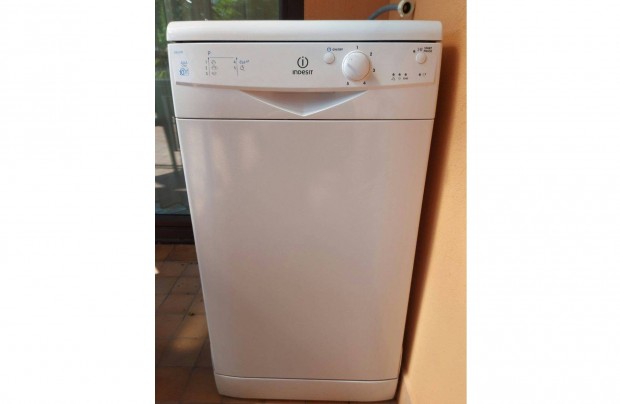 Indesit keskeny mosogató gép