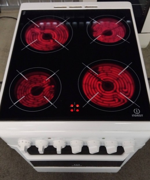 Indesit szabadonálló keramialapos tűzhely 6hónap garanciával