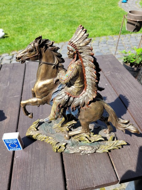 Indin lovas szobor
