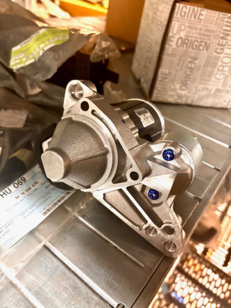 Indító motor 233000779r