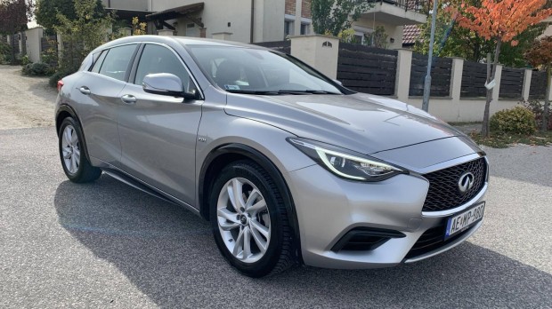 Infiniti Qx30 2.0t Premium M. O-i. 2.TUL. Végig...