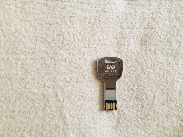 Infiniti USB kulcs formj pendrive 8 GB, dobozban