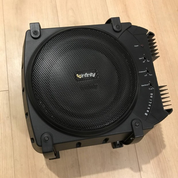 Infinity Basslink mlynyom 200W