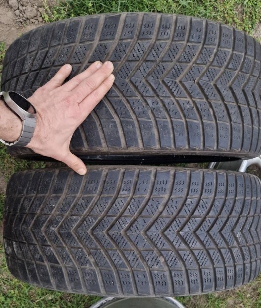 Infinity téligumi _ 225/40R18