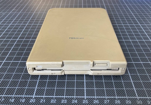 Info kultrtrtneti ritkasg. Toshiba kls 3,5" Floppy Disc Drive