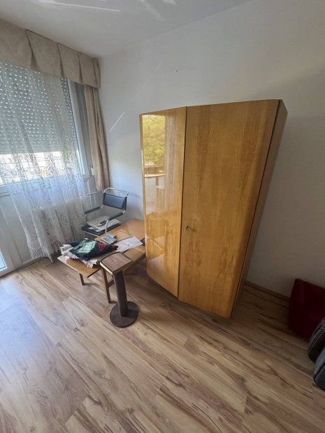 Ingyel elvihető bútorok ,olvad el a hirdetést.