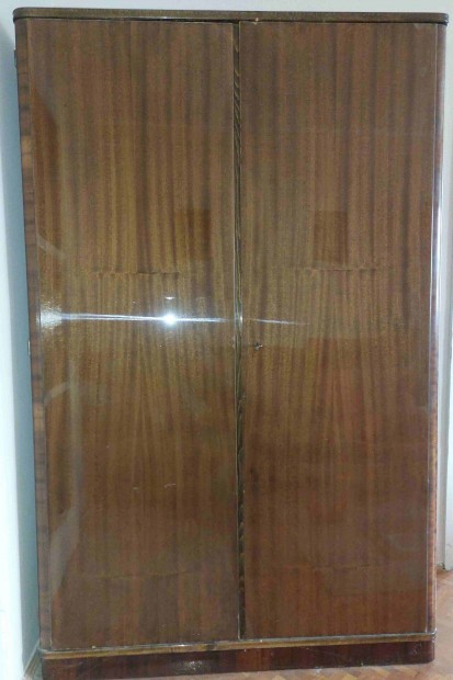 Ingyen Elvihet� retro szekr�nysor Egerben