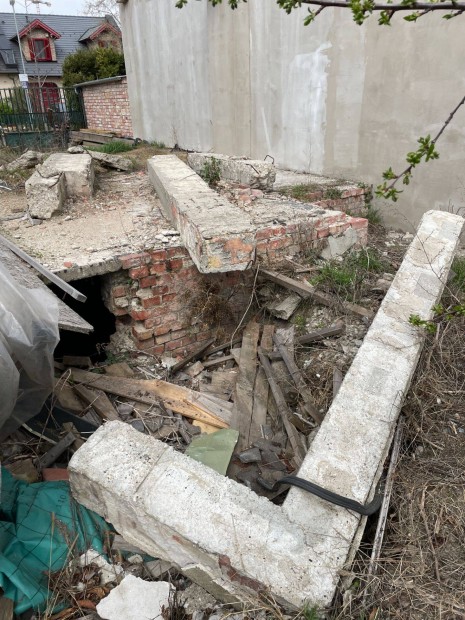 Ingyen Elvihet� vasalt betongerend�k bontott anyag