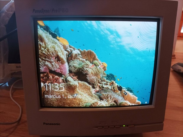 Ingyen elvihet 15" Panasonic CRT monitor