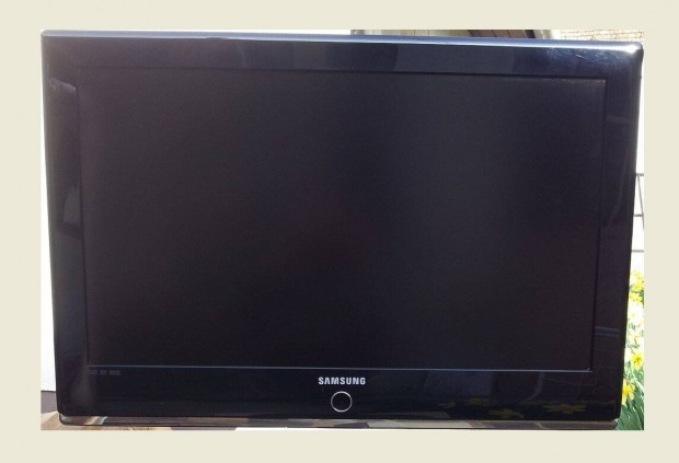 Ingyen elvihet Samsung, 82cm LCD TV