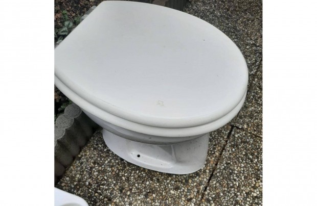 Ingyen elvihet WC cssze + fedl