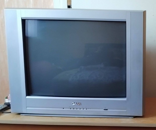 Ingyen elvihető televízió és kisbútorok
