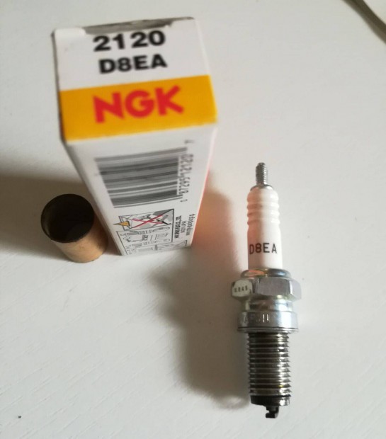 Ingyen vihető a képen látható D8EA motor gyerty