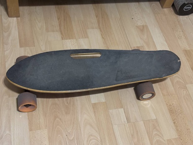 Inmotion K1 elektromos gördeszka alkatrészekkel