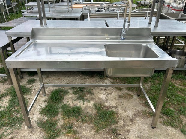 Inox asztal mosogatval