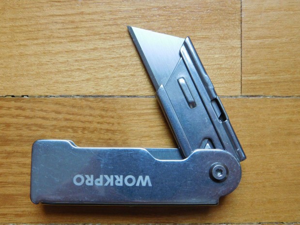 Inox kinyitható cserélhető pengés bicska sniccer csomagbontó doboznyit