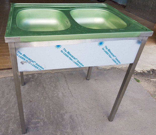 Inox rozsdamentes ac�l f�li�s l�bon �ll� 2 medenc�s mosogat�