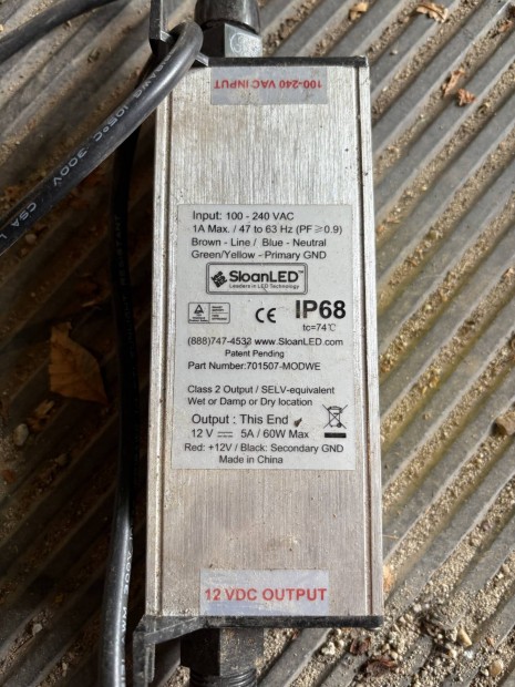 Input100-240VAC output 12V tápegység